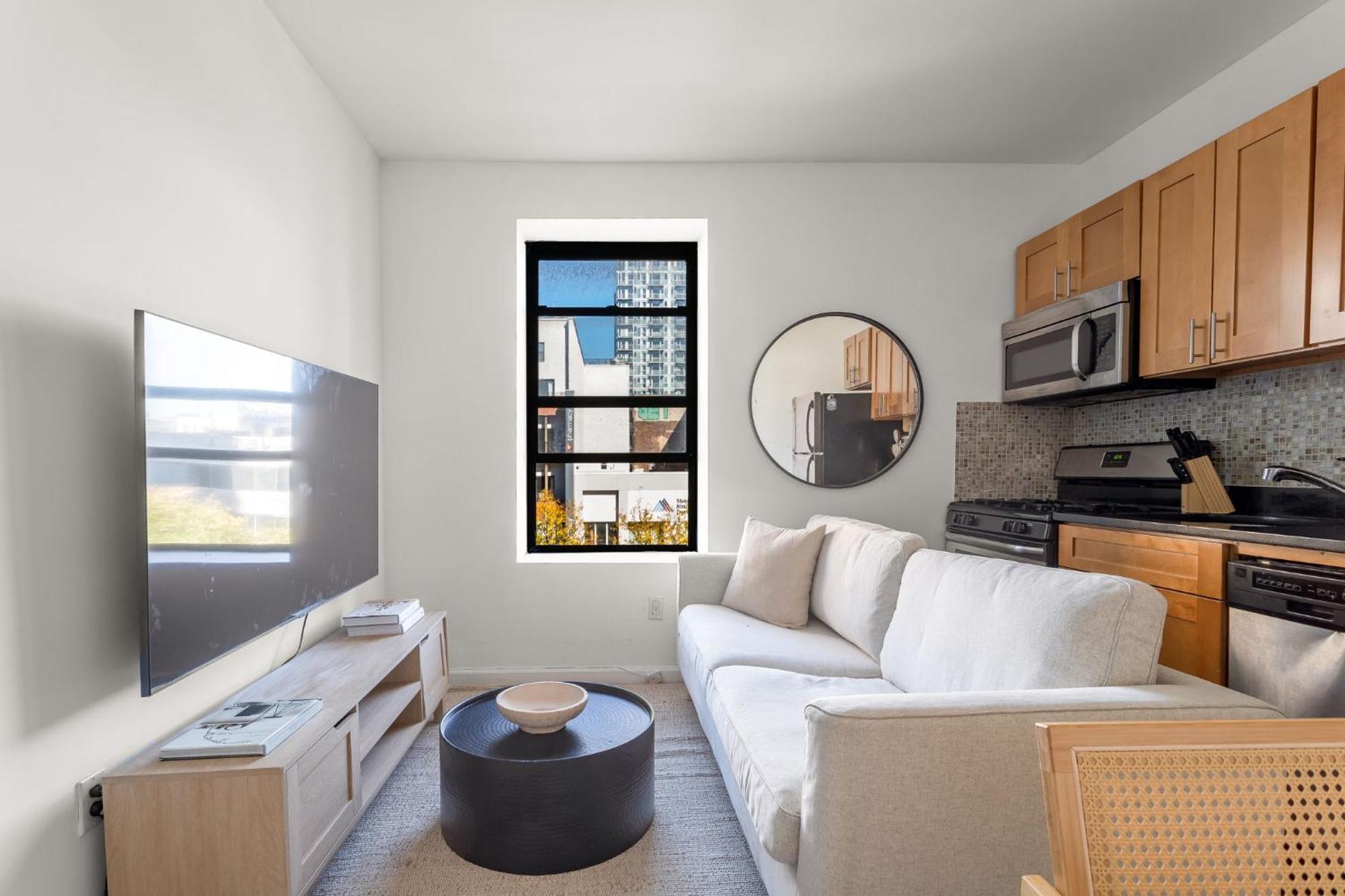 Chic 3bd 1bath Space Close To East River Walk Apartment *