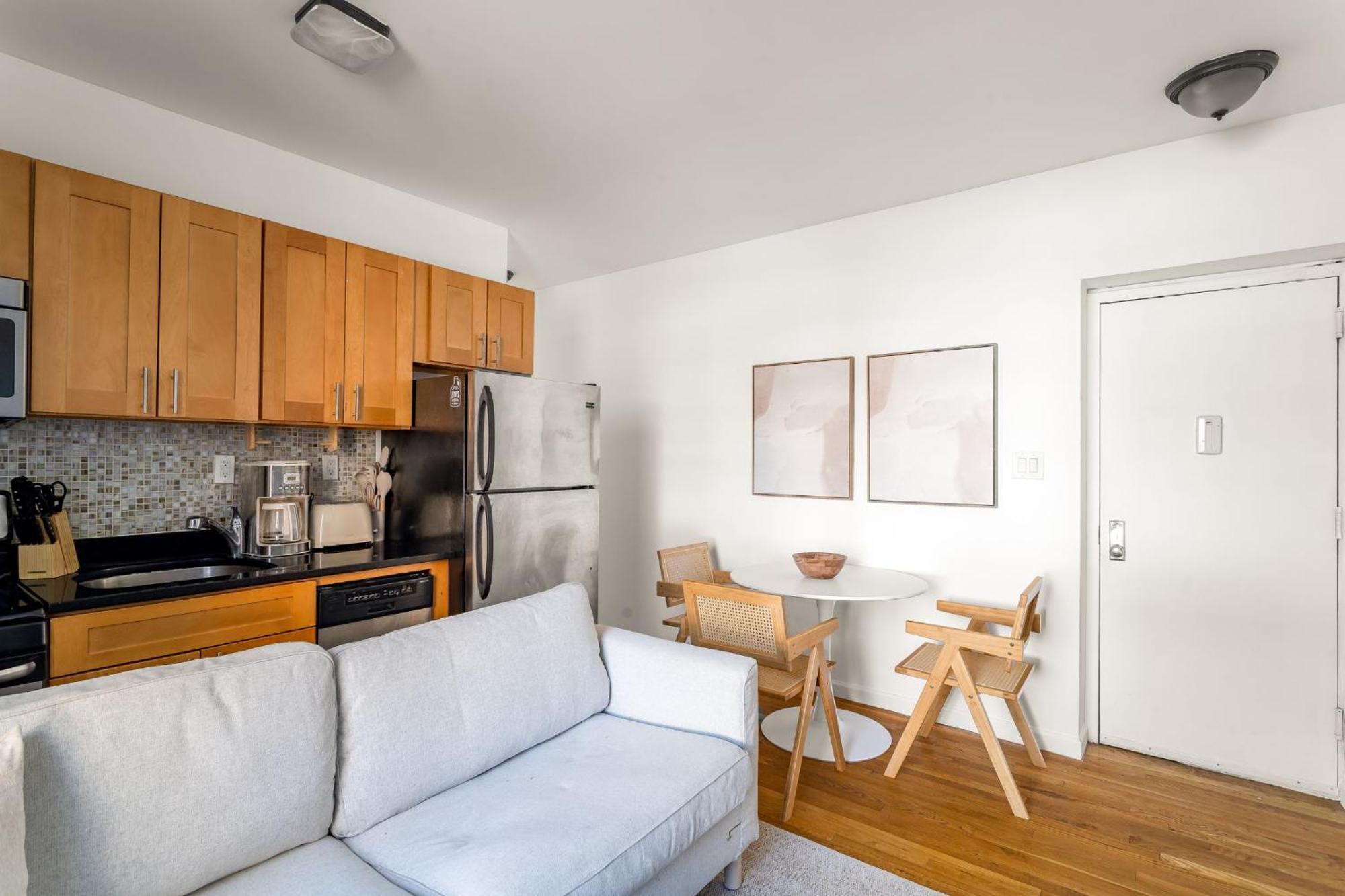 Apartment Chic 3bd 1bath Space Close To East River Walk