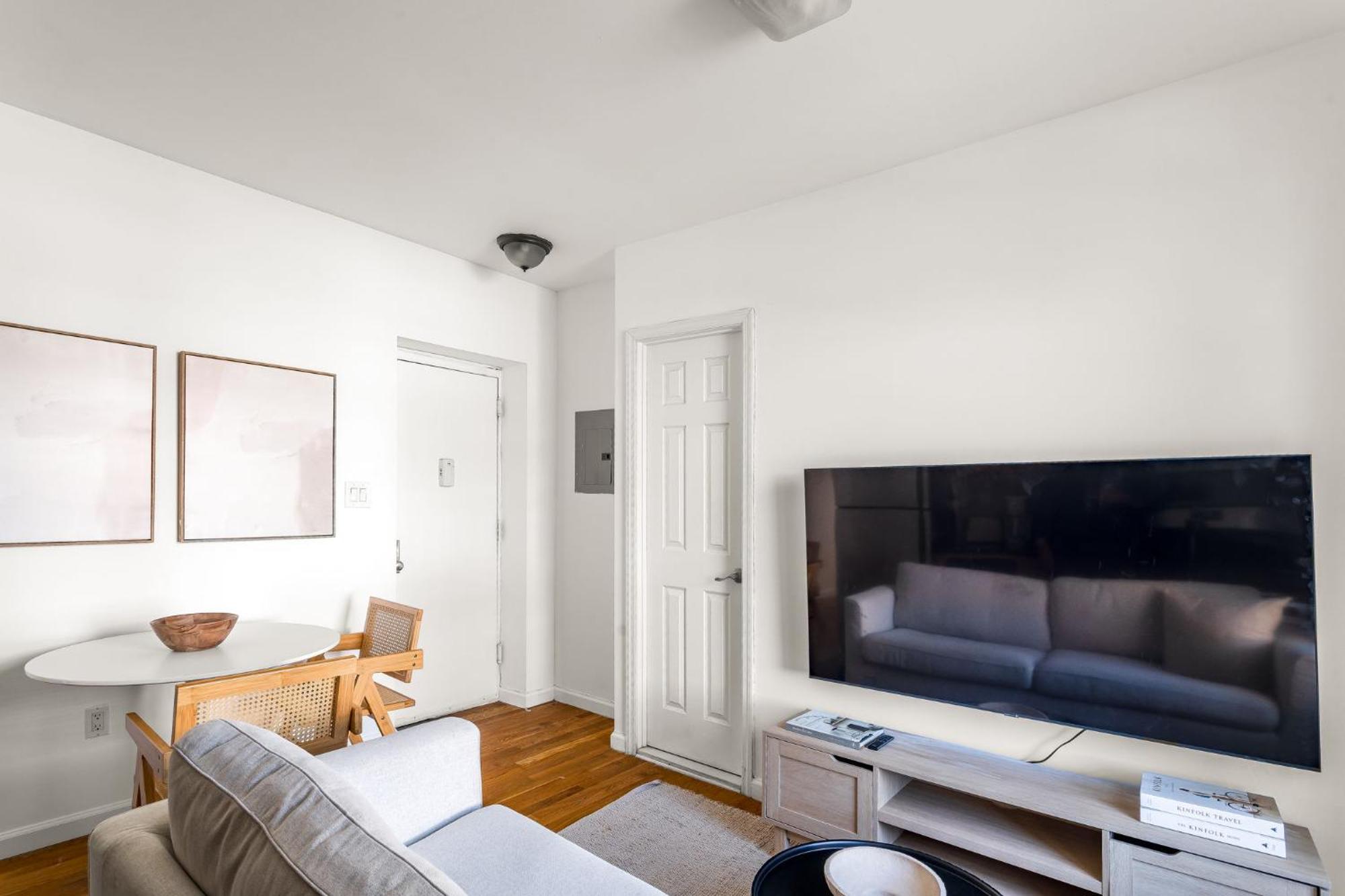 Chic 3bd 1bath Space Close To East River Walk *